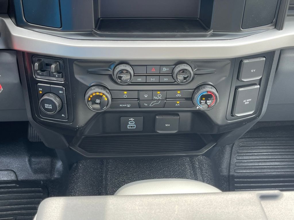 New 2026 Oxford White Ford F-450® XL image 35