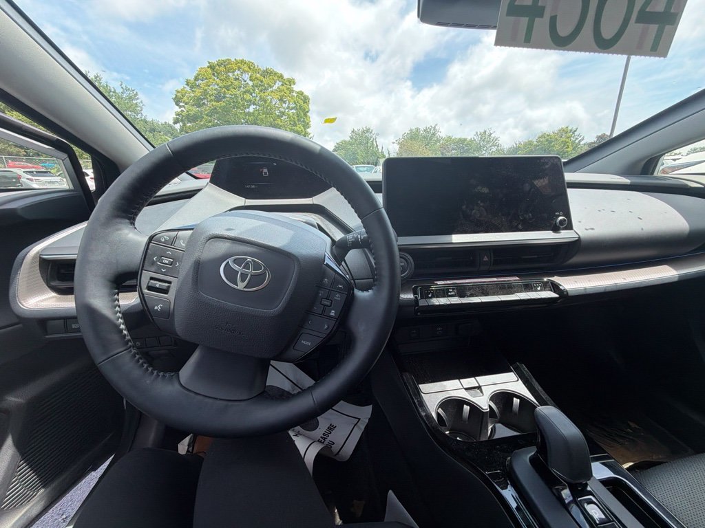 Used 2024  Toyota XLE image 3