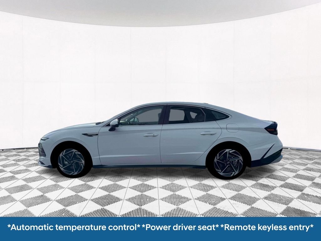 New 2026 White Hyundai SEL Sport image 4