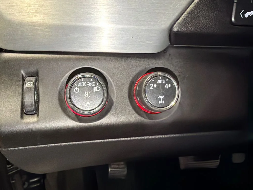 Used 2015 Iridium Metallic GMC SLE image 19