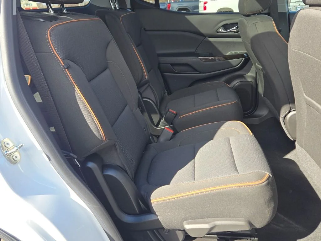 2023 GMC Acadia AT4 - Photo 9
