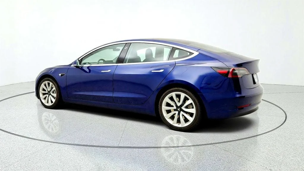 Used 2018 Deep Blue Metallic Tesla Long Range Battery RWD w/ 19
