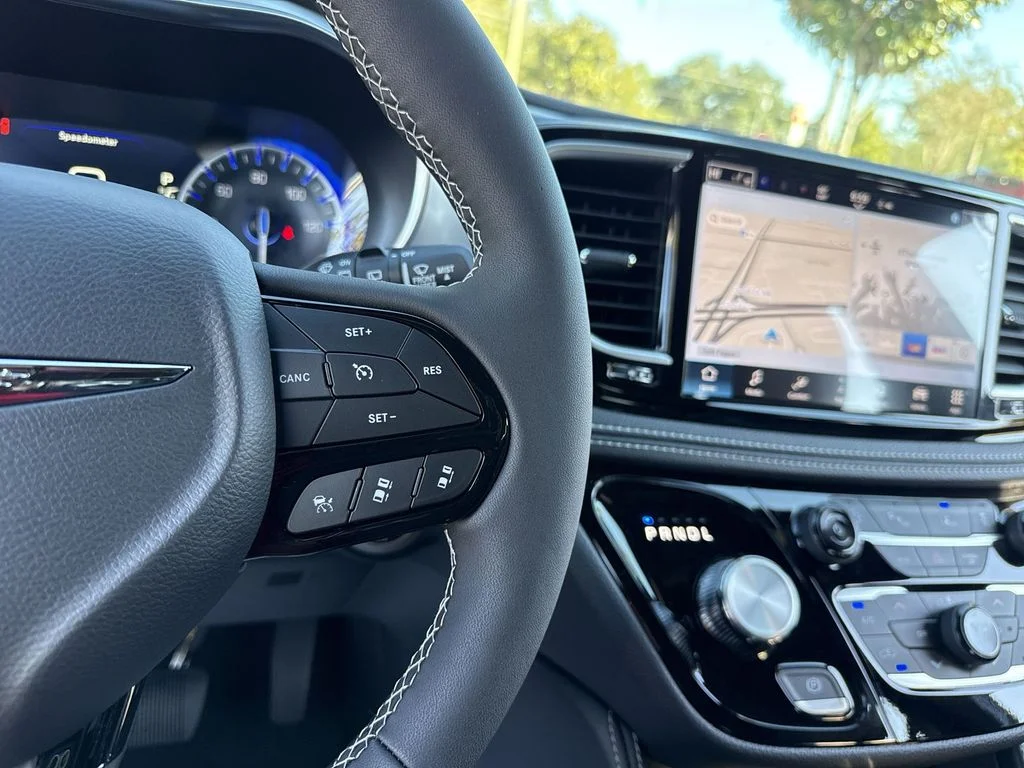 2026 Chrysler Pacifica Limited - Photo 15