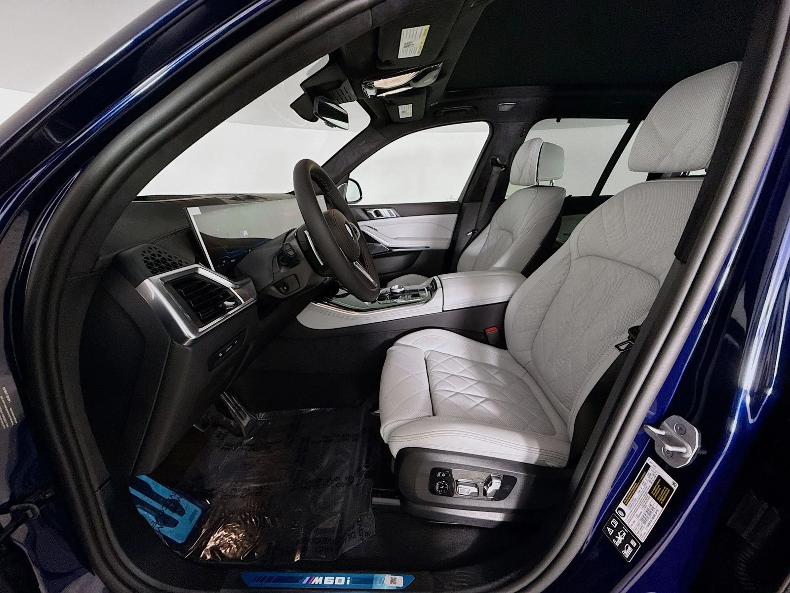 2026 BMW X5 M60i - Photo 22