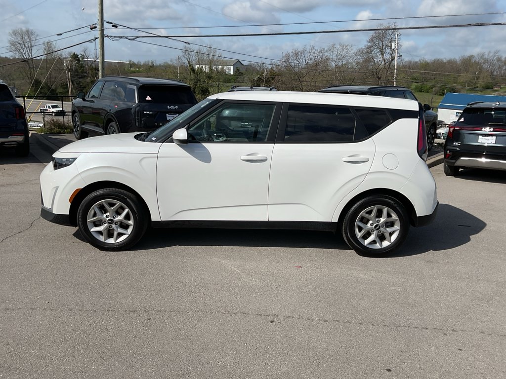 Used 2025 Whi Kia LX image 5