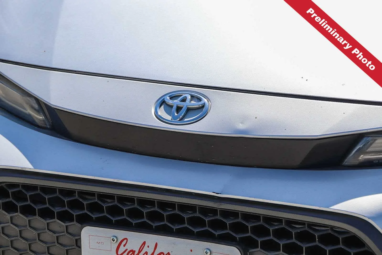 Used 2020 Classic Silver Metallic Toyota SE image 5