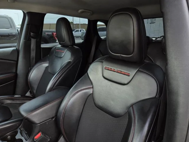 Used 2022 Bright White Clearcoat Jeep Trailhawk image 30