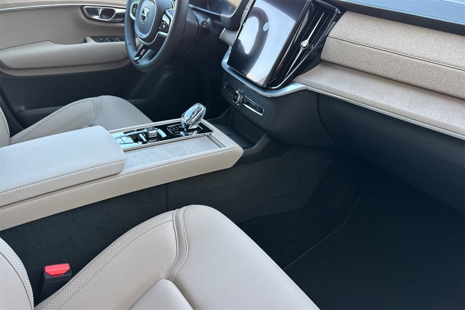 2026 Volvo XC90 Plus - Photo 16