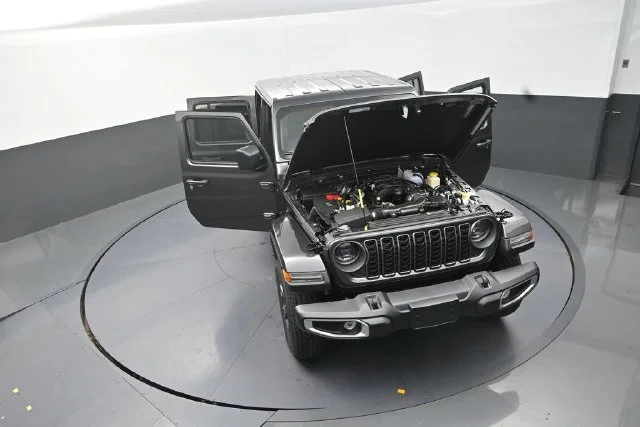 New 2026 Granite Crystal Metallic Clear-Coat Exterior Paint Jeep Sahara image 29
