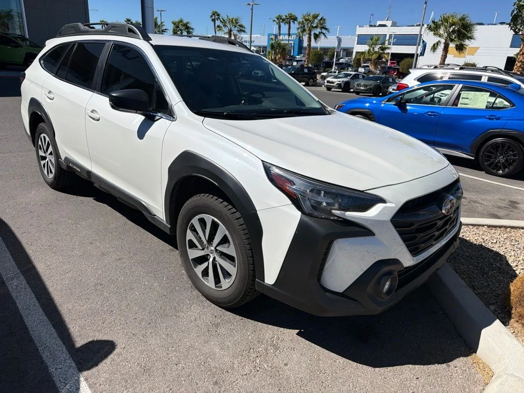 Used 2025 White Subaru 2.5i image 2