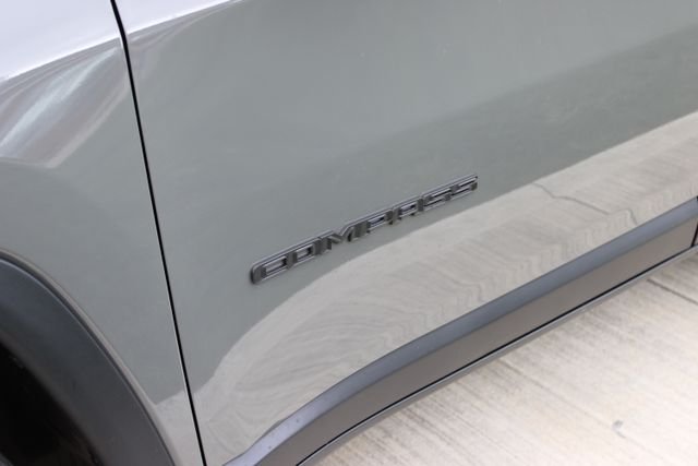 New 2026 Sting-Gray Clearcoat Jeep Limited image 7