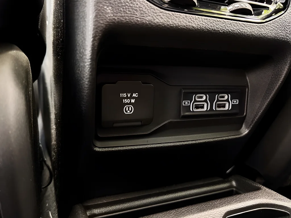 Used 2023 White/off-white Jeep Overland image 21