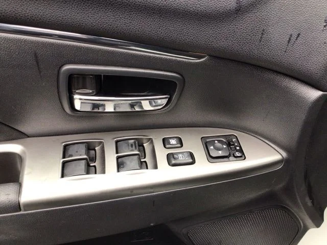 Used 2019 Pearl White Mitsubishi 2.0 SE image 19