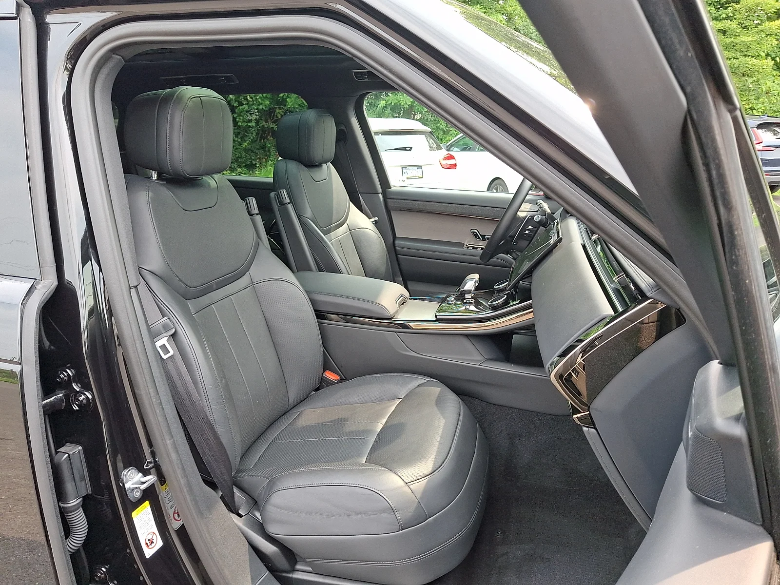 Certified Used 2023 Santorini Black Metallic - 1AG Land Rover SE image 3