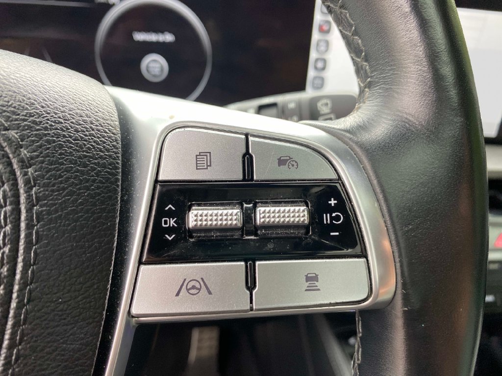 Used 2023 White Kia SX X-Line image 21