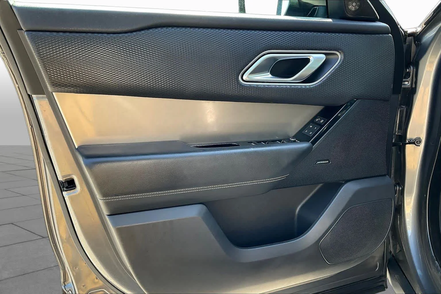 Used 2019 Corris Grey Metallic Land Rover S image 22