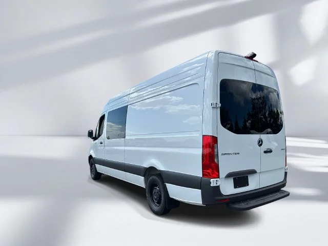 New 2026  Mercedes-Benz Crew 170 WB image 3