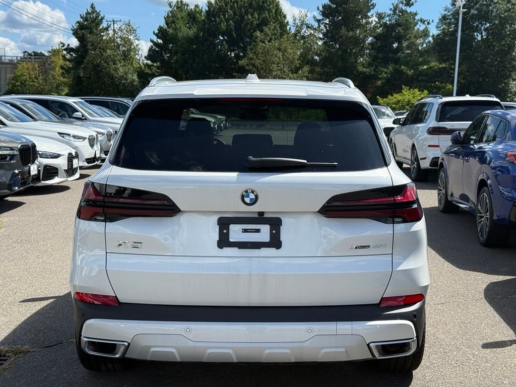 New 2026 Mineral White Metallic BMW xDrive40i image 4