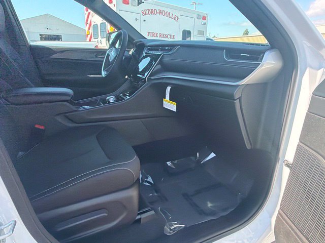 New 2026 Bright White Clear-Coat Exterior Paint Jeep Laredo X image 9