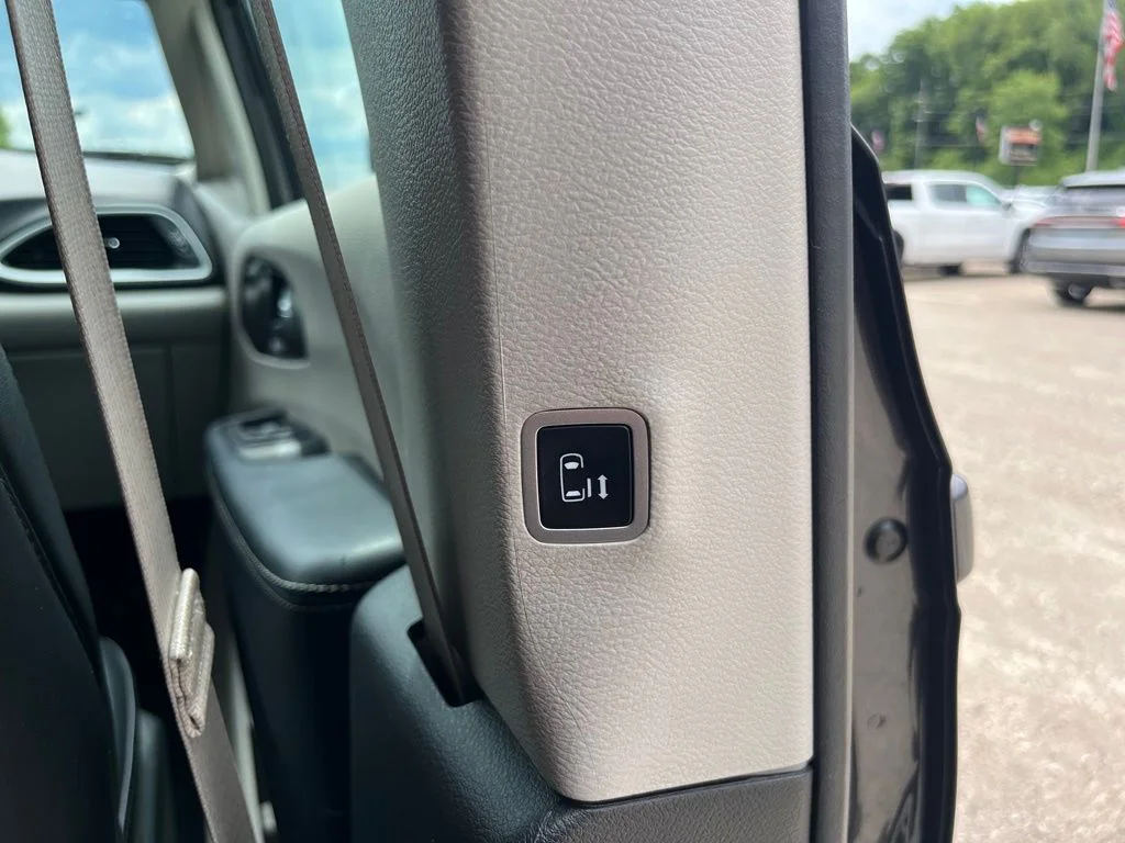 Used 2023 Crystal Metallic Chrysler Touring L image 36