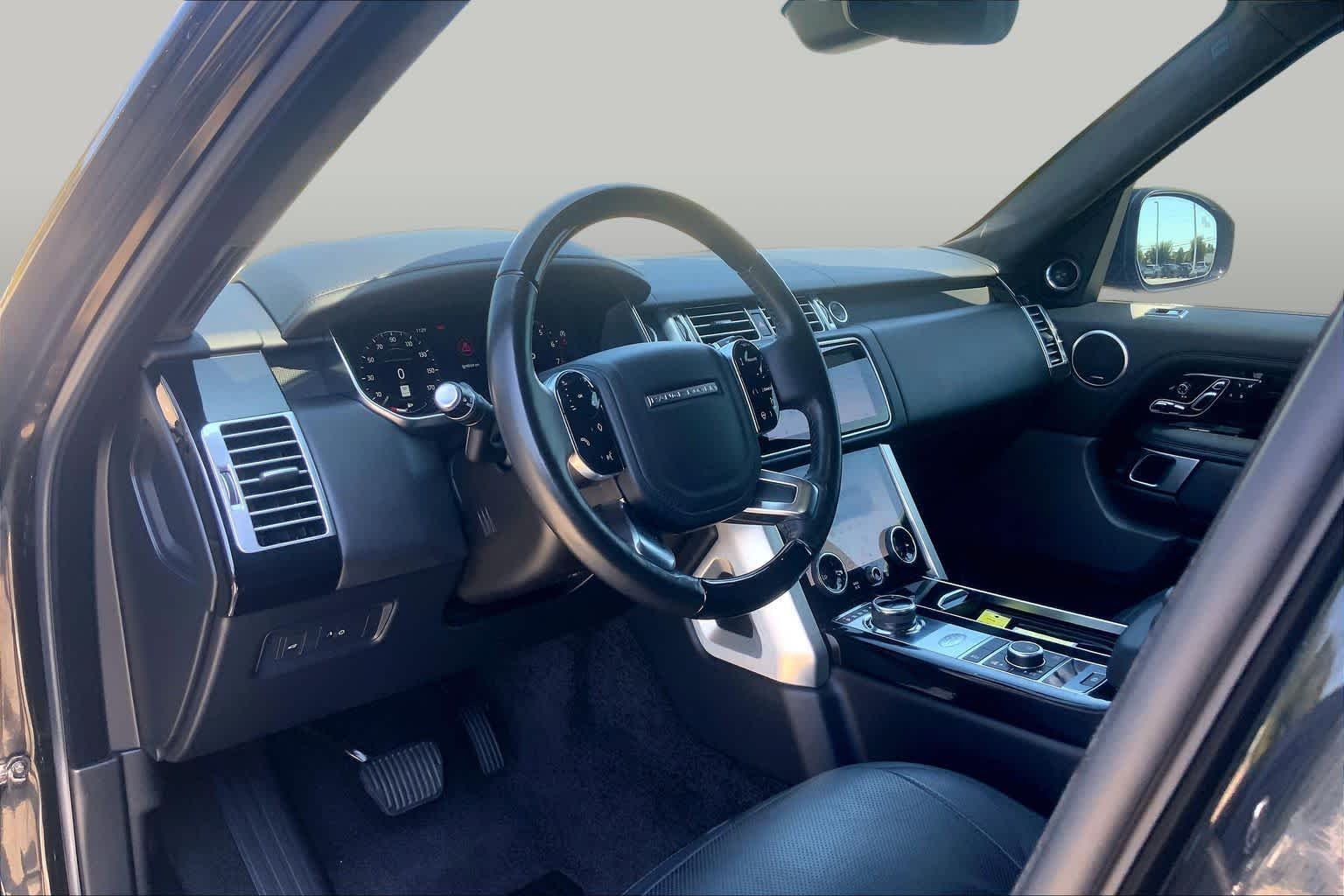 Used 2018 Santorini Black Metallic Land Rover  image 17