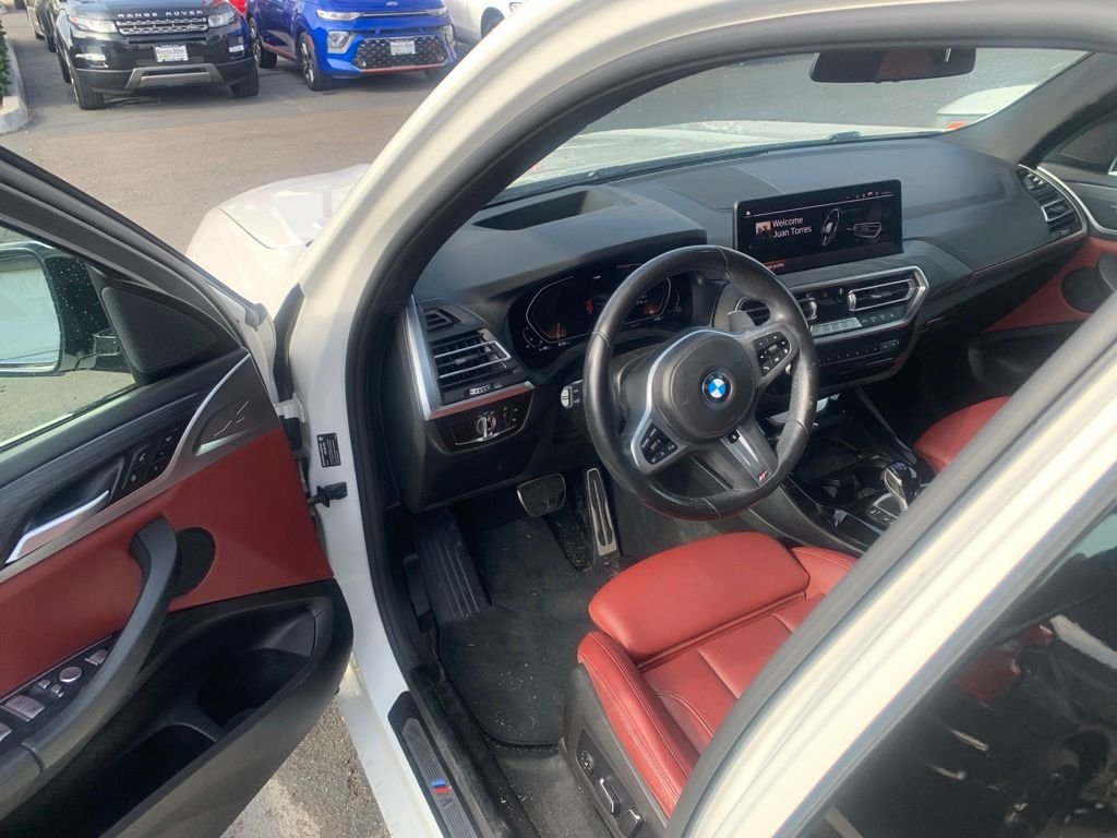 Used 2024 White BMW sDrive30i image 10