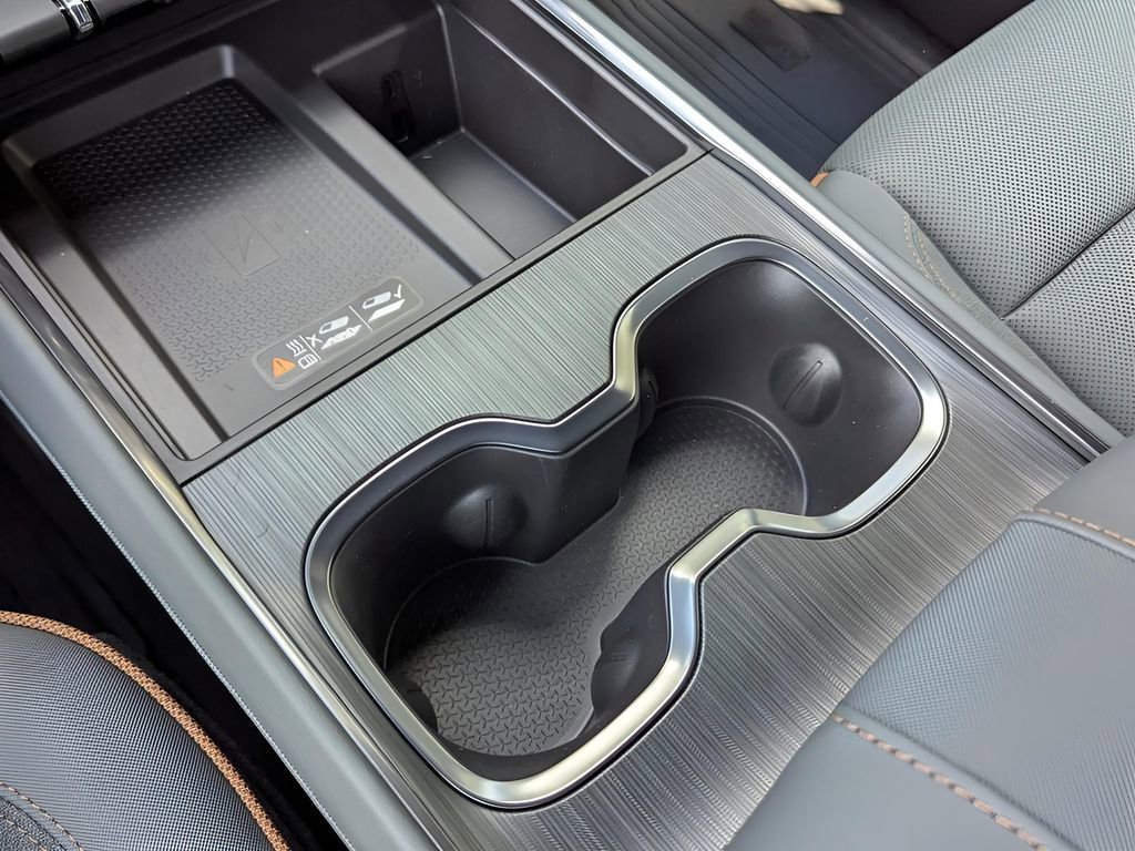 2026 GMC Acadia AT4 - Photo 10