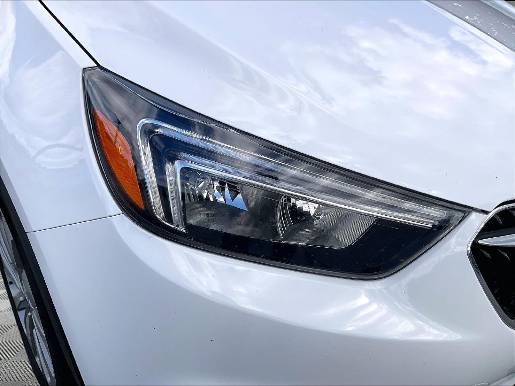 Used 2020 Summit White Buick Preferred image 29