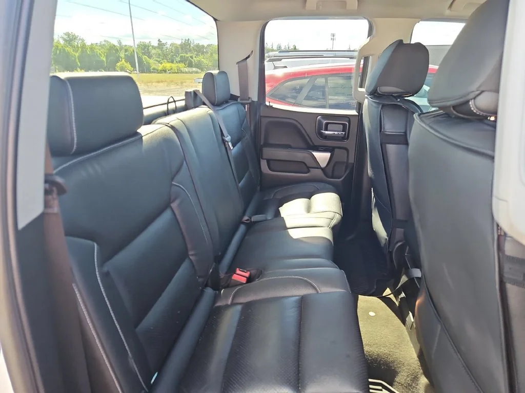 Used 2018 Summit White Chevrolet LT image 27