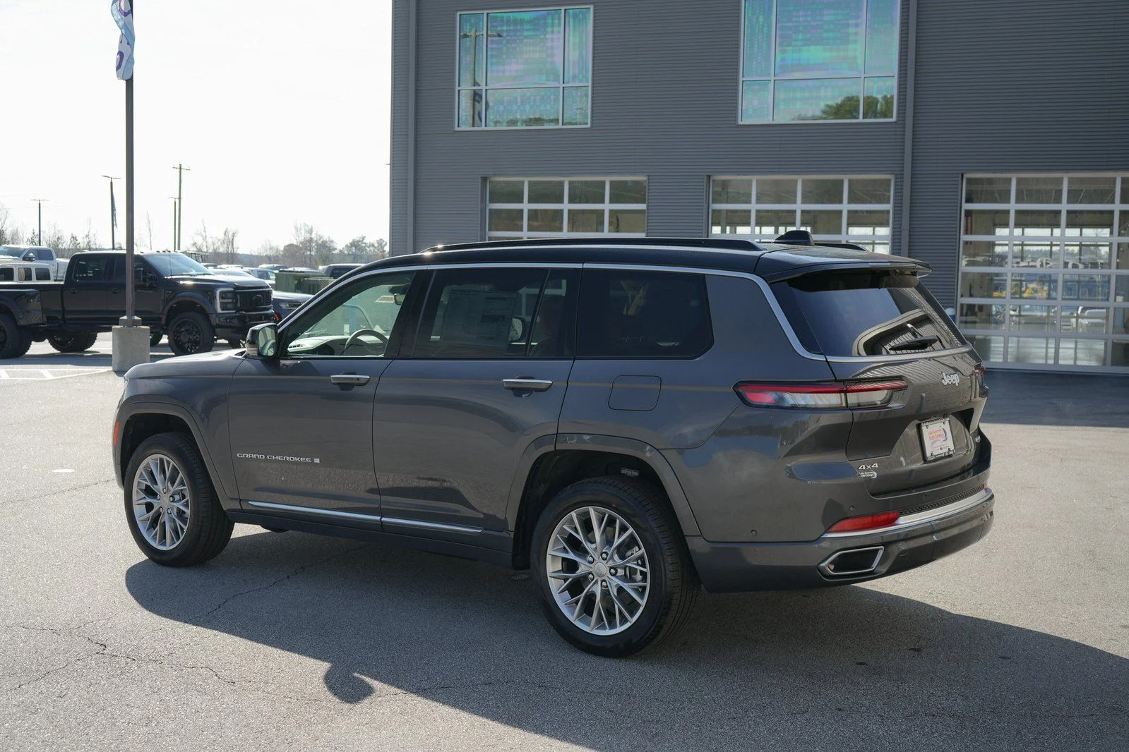 Used 2025 Gray Jeep Summit image 13