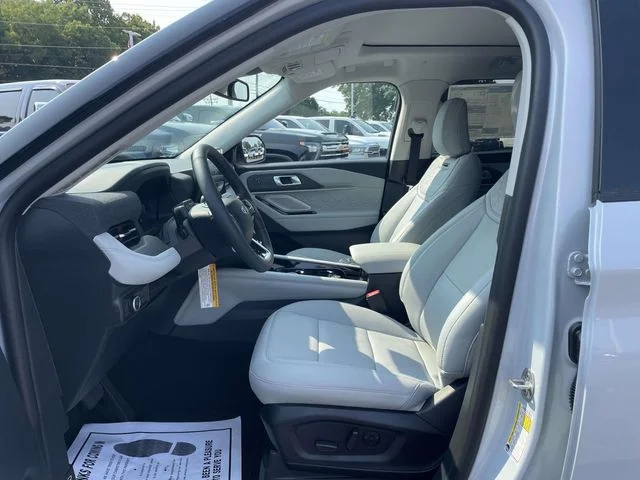 New 2026 Space White Metallic Ford Platinum™ image 19