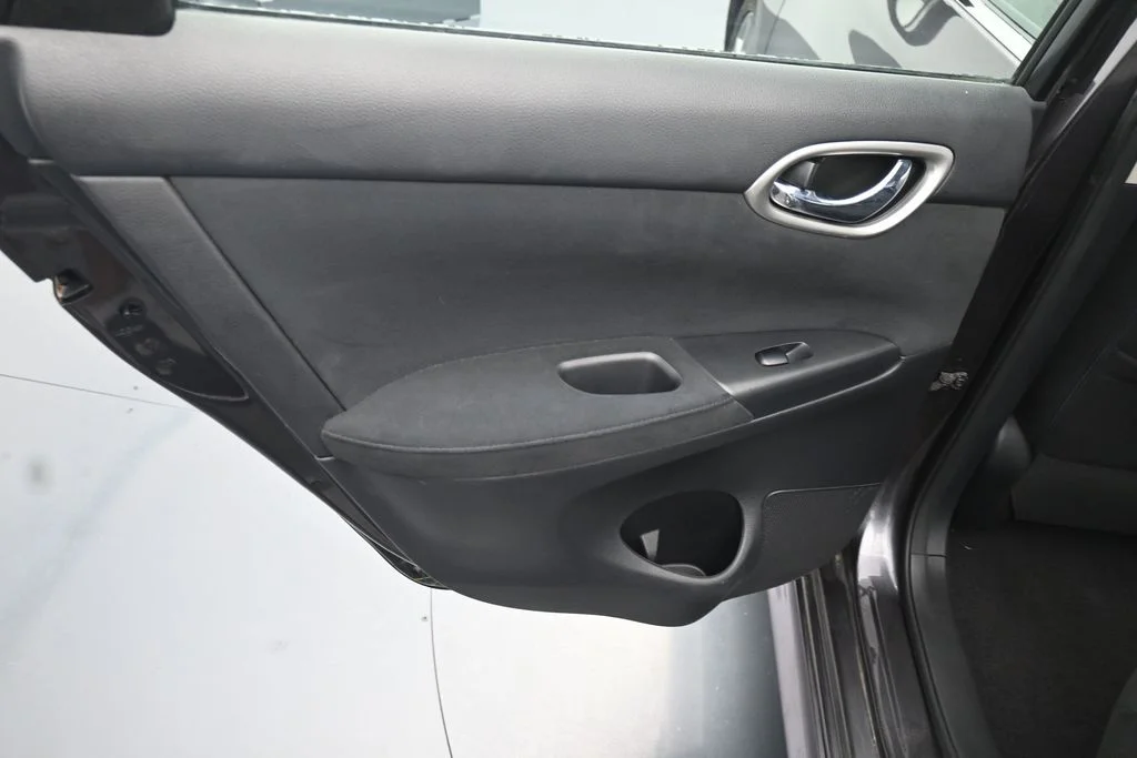 Used 2014 Gray Nissan SR image 17