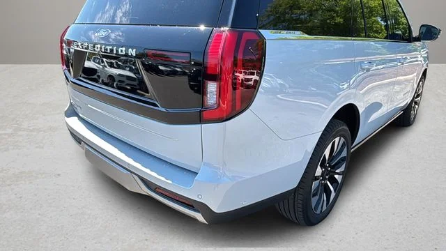 Used 2025 Silver Ford Platinum image 39