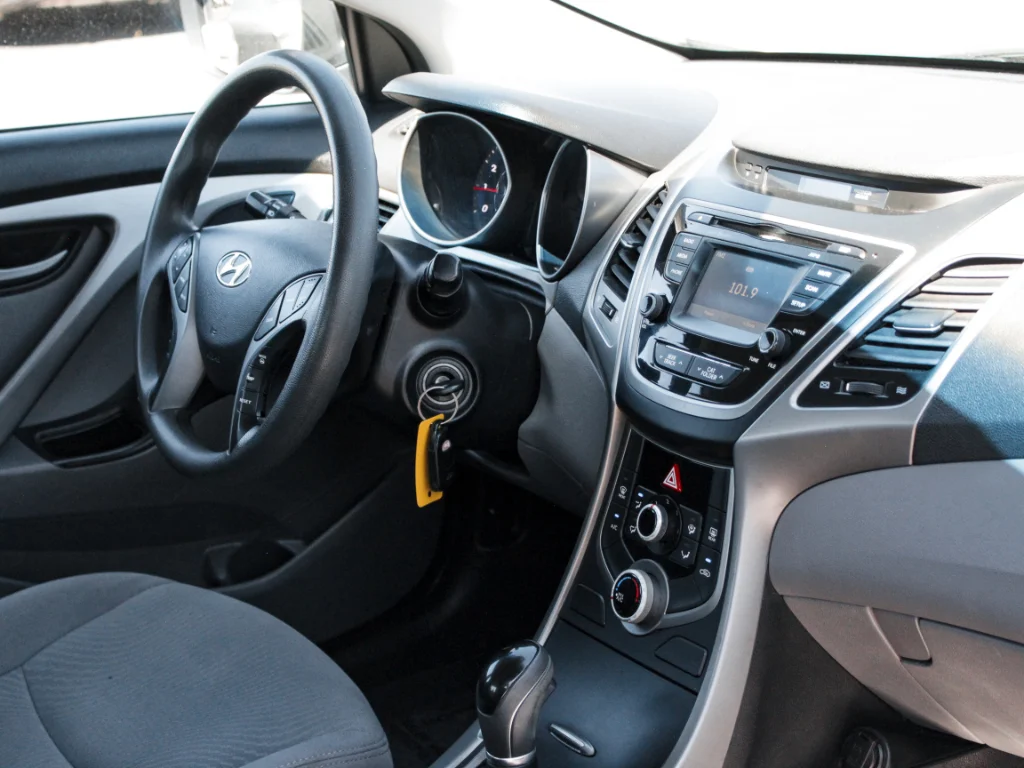 Used 2015 Shale Gray Metallic Hyundai SE image 25