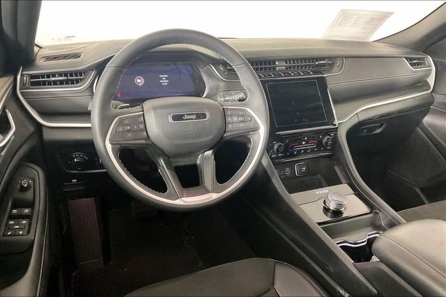 Used 2025 Silver Jeep Altitude X image 3