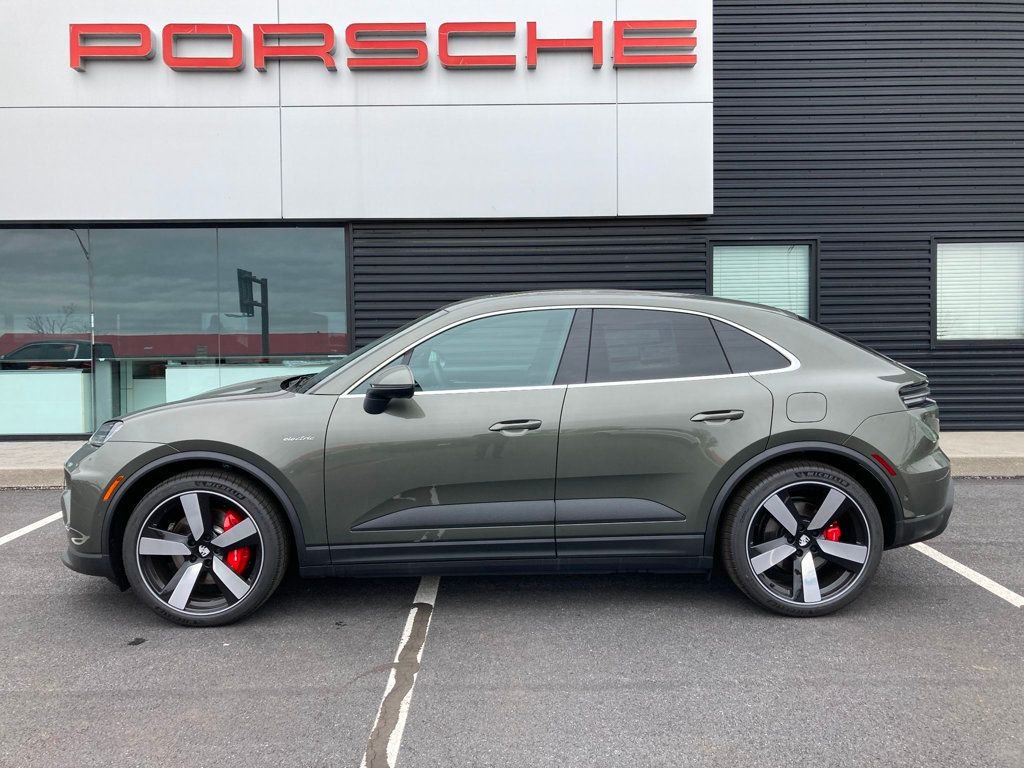 Used 2025 Porsche Macan S with VIN WP1AB2XA5SL150434 for sale in Lancaster, PA