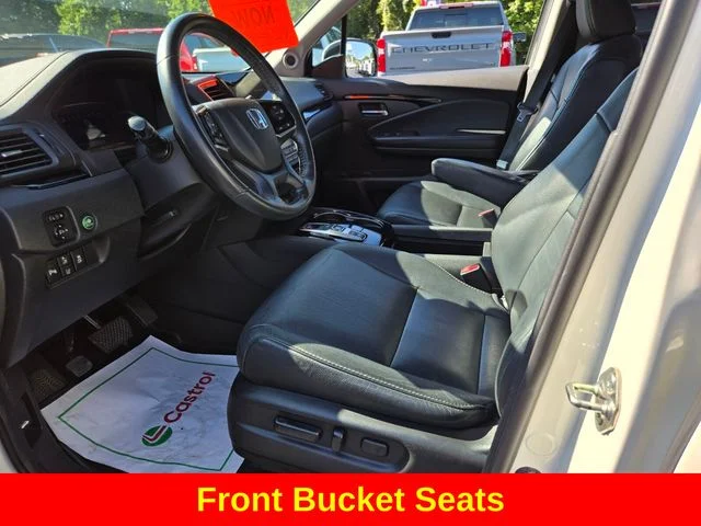 Used 2019 White Honda Touring image 11