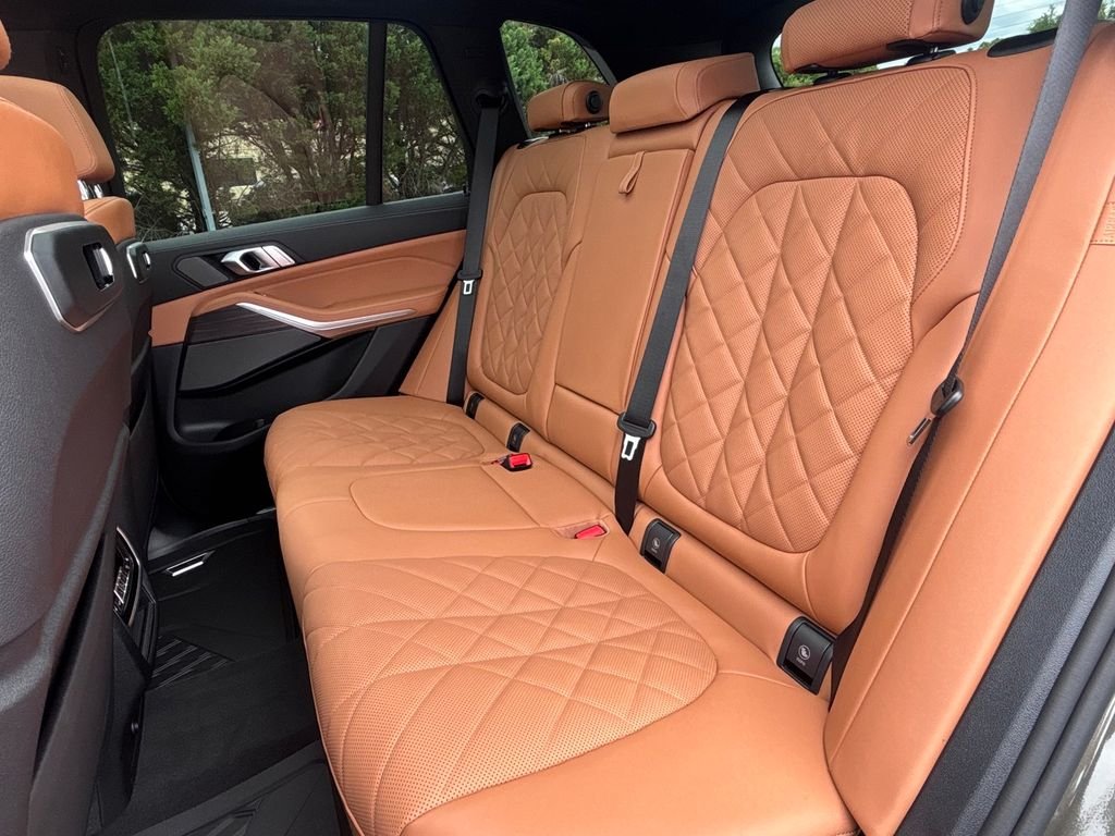 New 2026 Manhattan Green Metallic BMW sDrive40i image 19