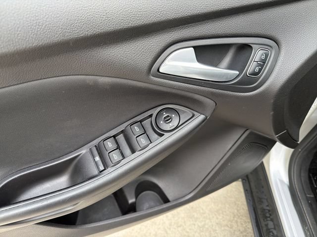Used 2016  Ford SE image 15