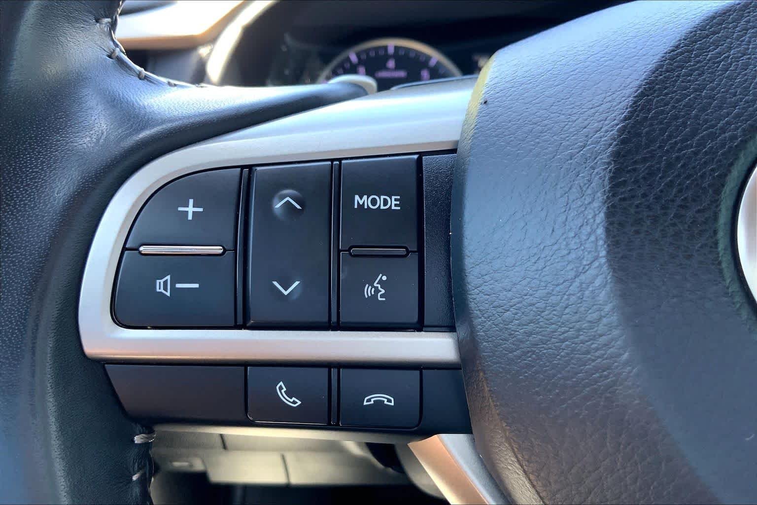 Used 2020 Eminent White Pearl Lexus  image 24