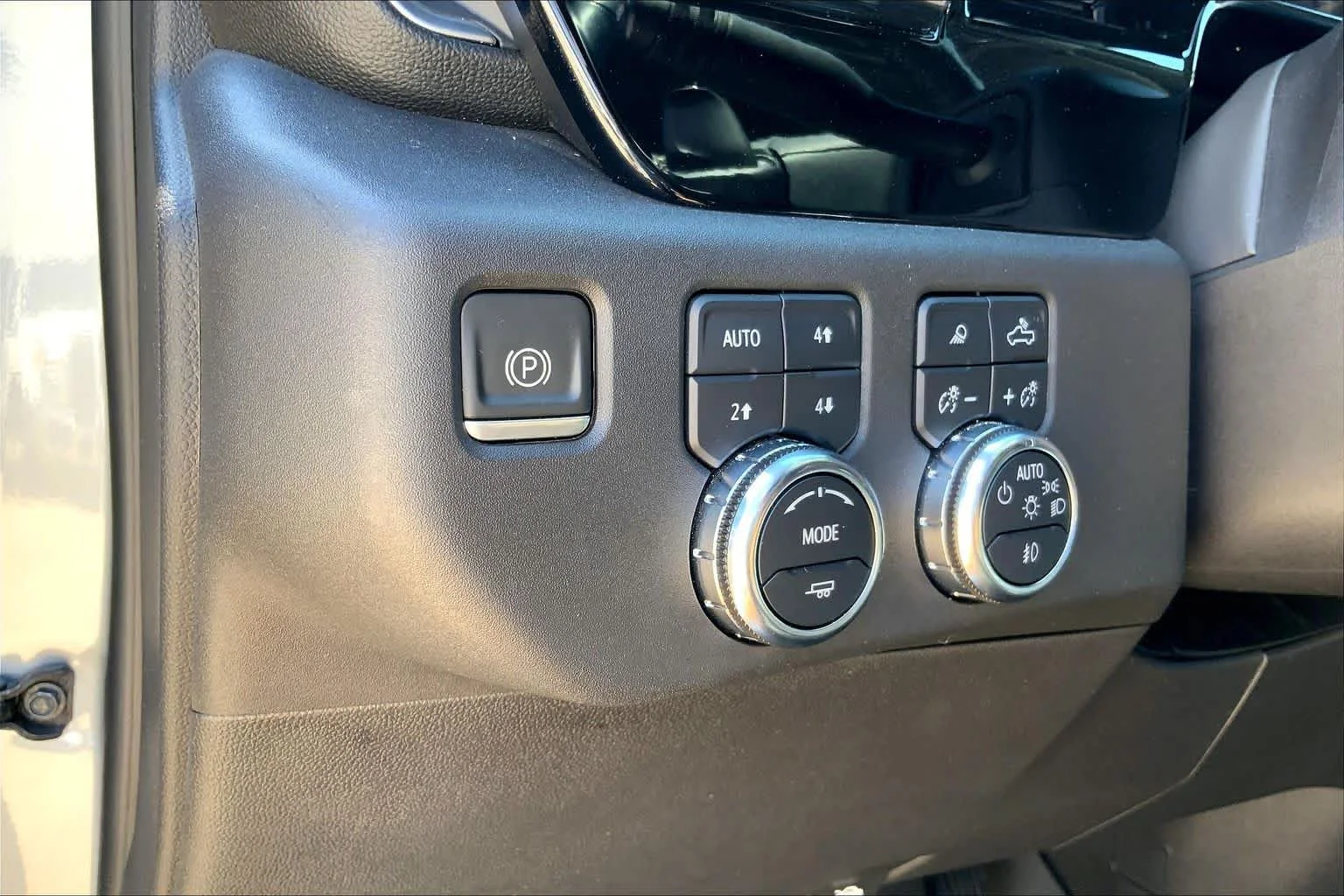 Used 2024 Sterling Metallic GMC SLT image 36