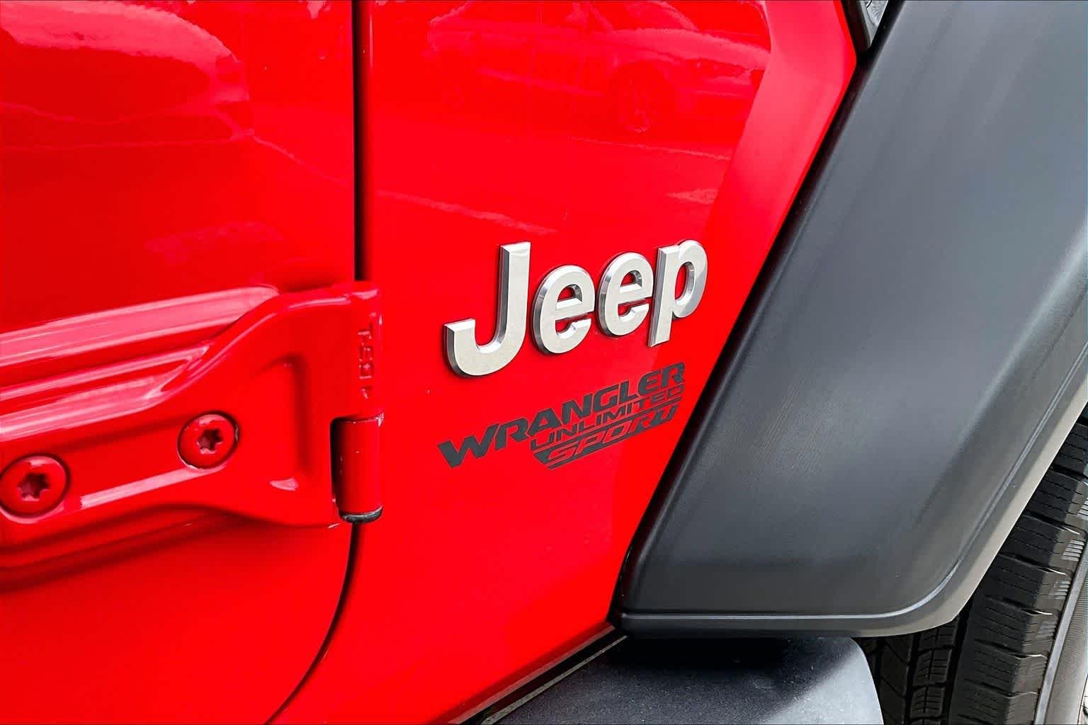Used 2018 Firecracker Red Clearcoat Jeep Sport S image 29