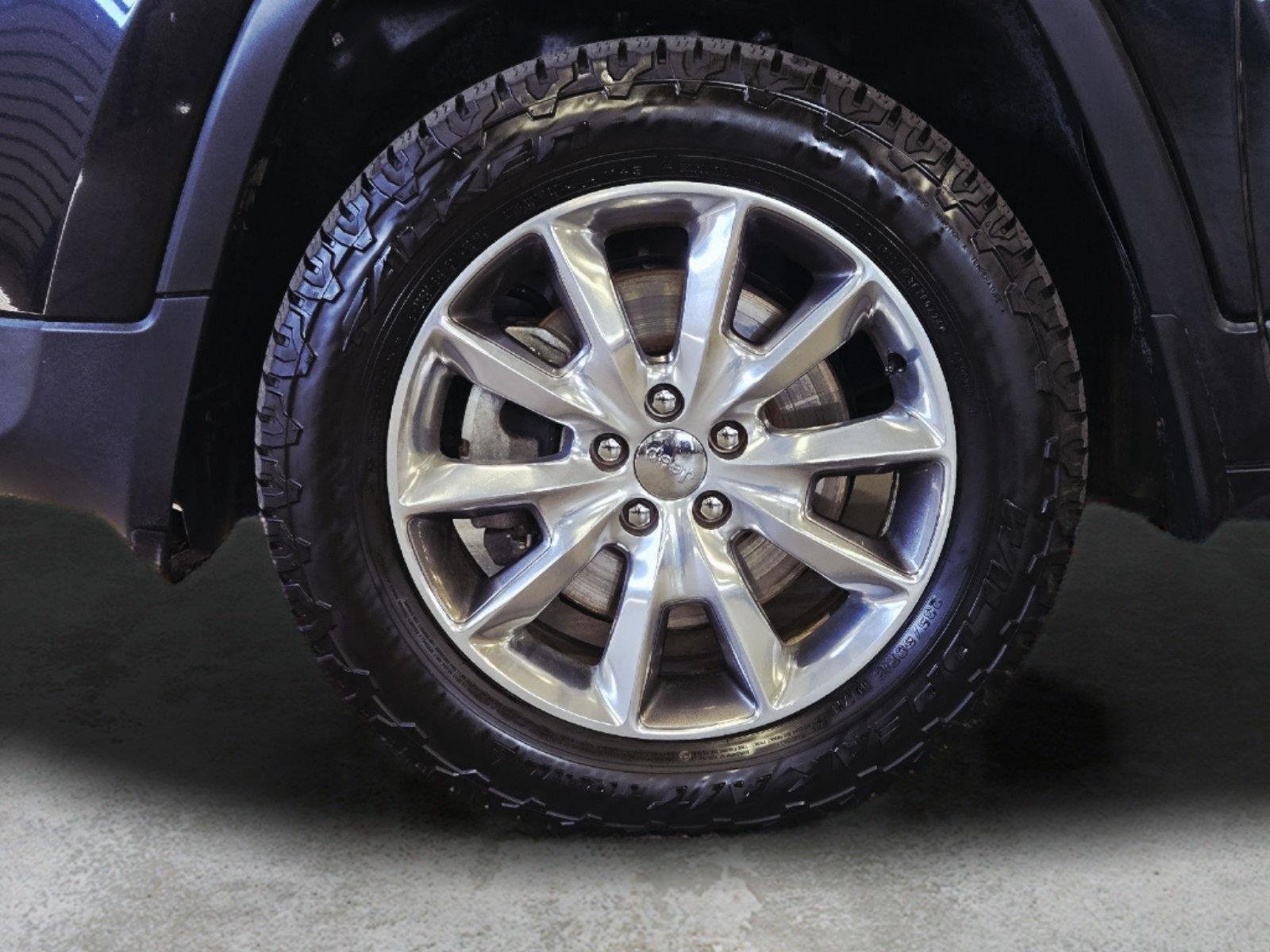 Used 2014 Brilliant Black Crystal Pearlcoat Jeep Limited image 9