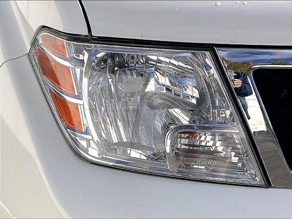 Used 2019 Glacier White Nissan SV image 31