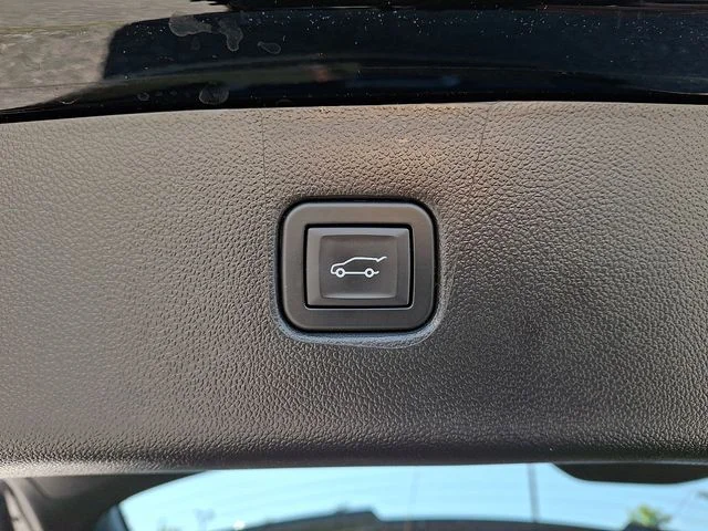 Used 2025 Black Chevrolet Premier image 31
