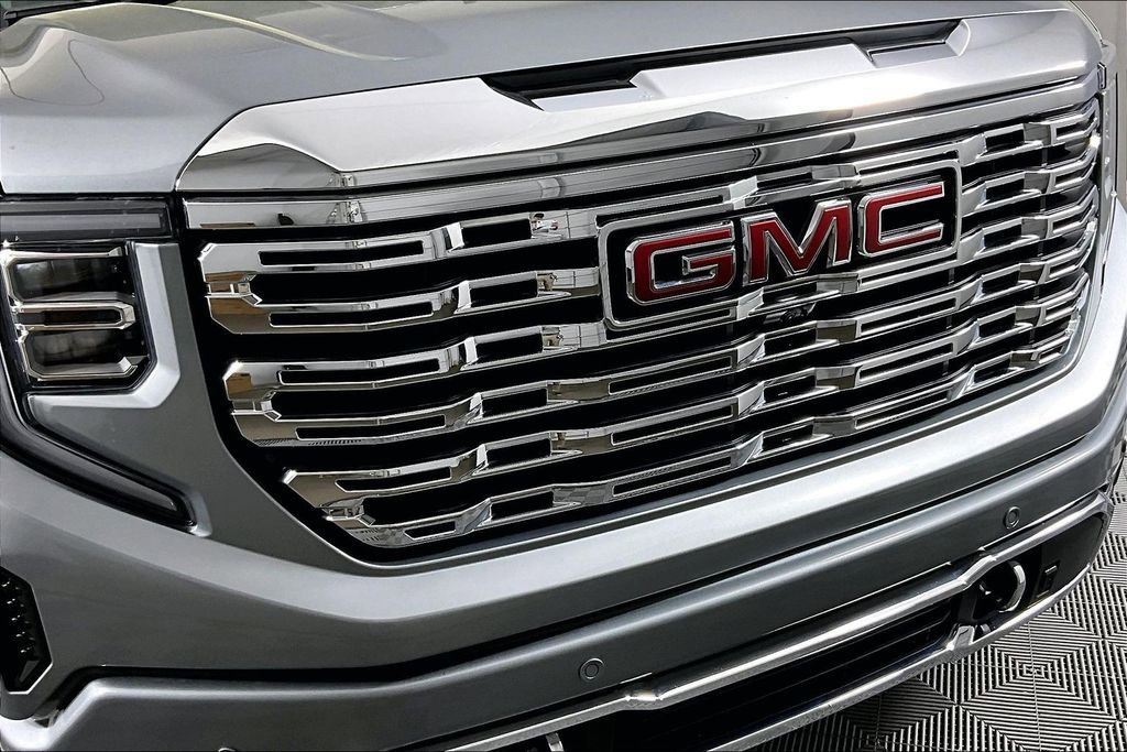 Used 2025 Sterling Metallic GMC Denali image 31
