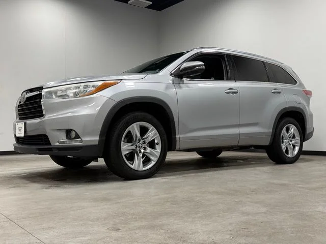 Used 2016 Silver Toyota Limited Platinum V6 image 5