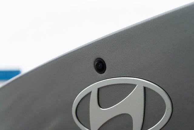2025 Hyundai Elantra Limited - Photo 12