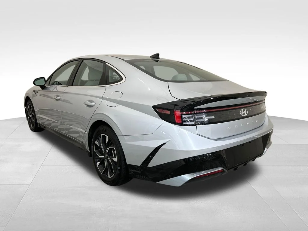 Used 2025 Silver Hyundai SEL image 3