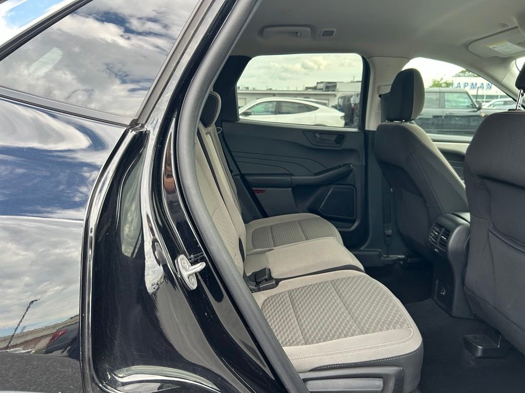 Used 2022 Black Ford SE image 22